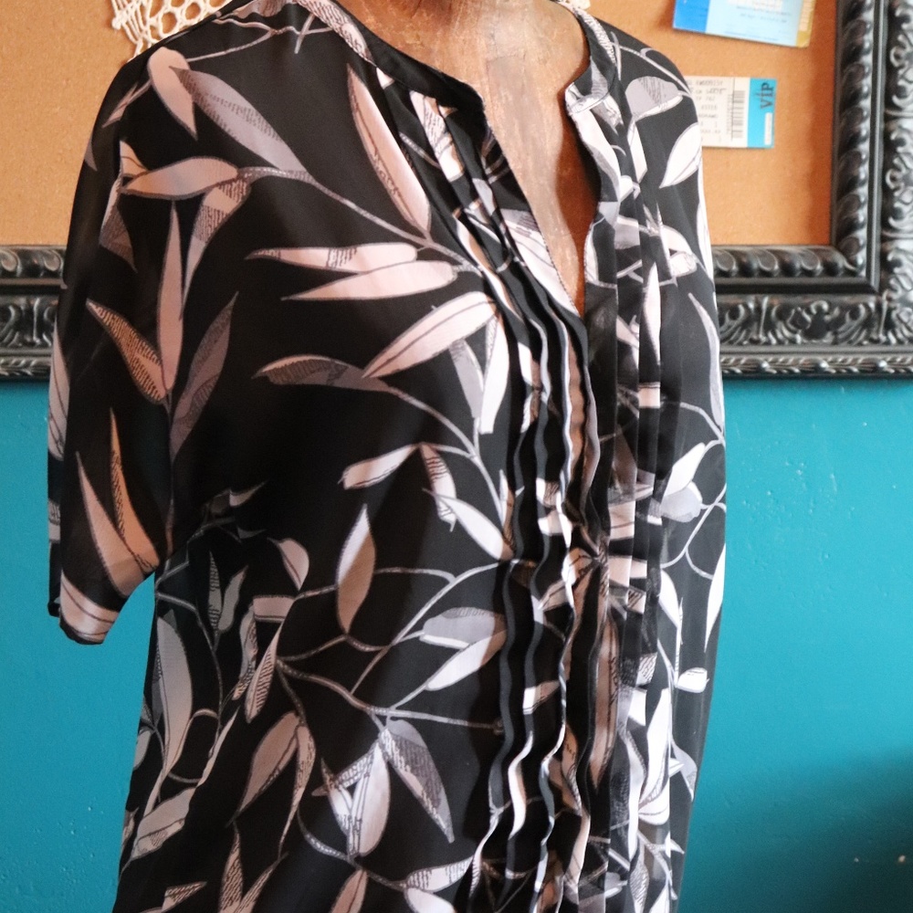 Black & White Banana Republic Blouse - Size S